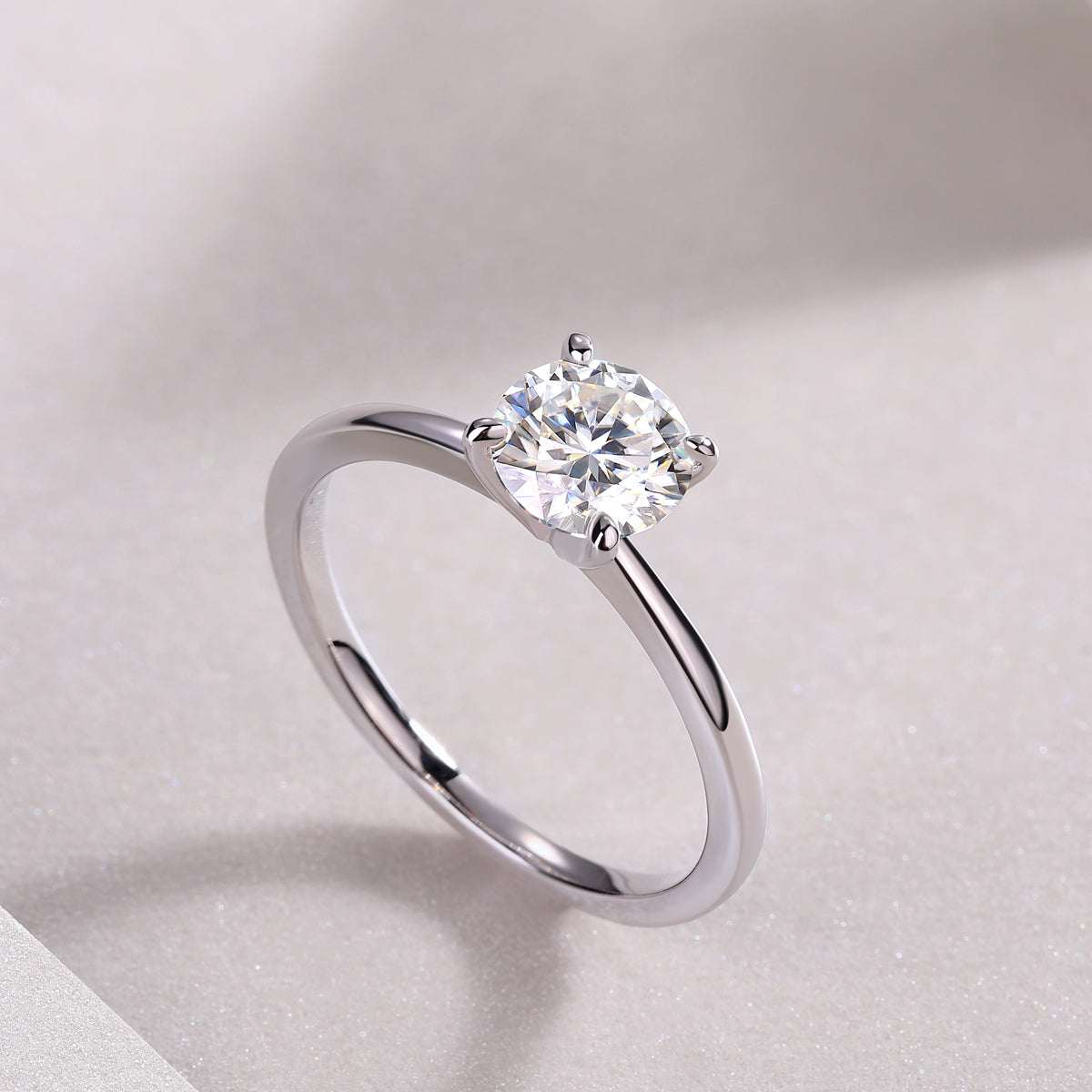 Classic 1ct Moissanite Solitaire Ring 925 Sterling Silver 4-Prong Engagement Ring D Color VVS1 Diamond Alternative